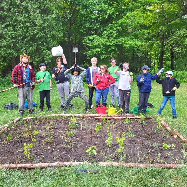 Shoutout to 1st Whitby Scouts (<a href="/WhitePineScouts/">White Pine Council</a>) for planting flowers favoured by bees and butterflies, to encourage pollination, at garden in Camp Samac🐝🌺🦋 
Do an environmental project or activity &amp; you could win up to $2k in <a href="/ChillyMoose2018/">Chilly Moose</a> gear!🌎 
bit.ly/Scoutschillymo…