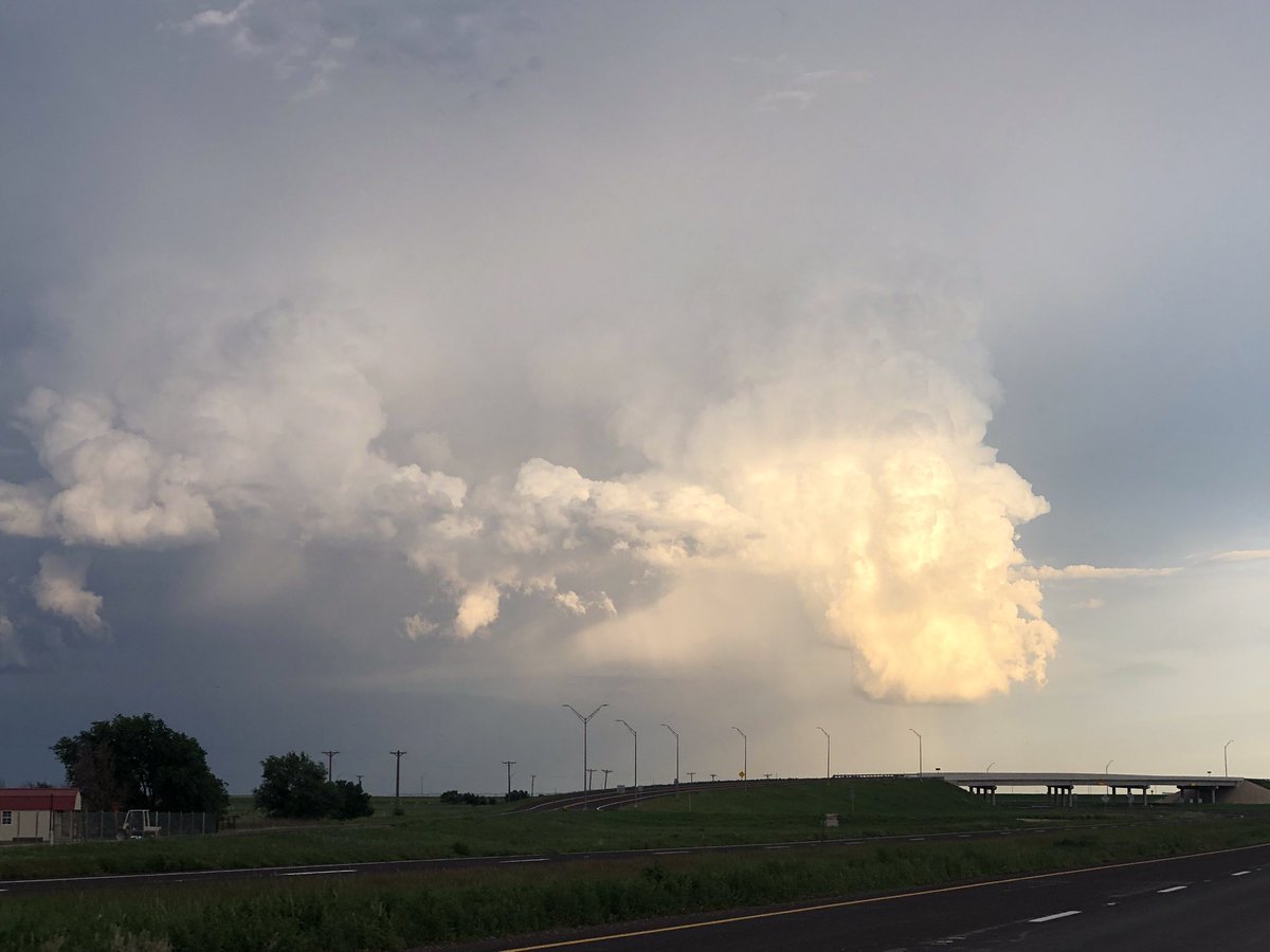 DalhartWX's tweet image. Updraft (storm near #Channing seen from #Hartley 8:30pm) #phwx #txwx @NWSAmarillo