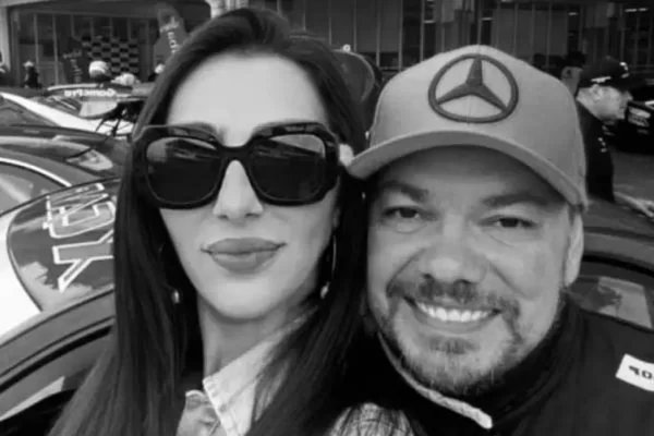Metropoles's tweet photo. ➡️ SP: piloto e namorada morrem no mesmo dia após febre e dor no corpo

Segundo a Vigilância Epidemiológica de Jundiaí, que investiga a morte do piloto, há suspeita de dengue, leptospirose ou febre maculosa

Leia: https://t.co/qcClEbbQOM https://t.co/dZdzYeojMa
