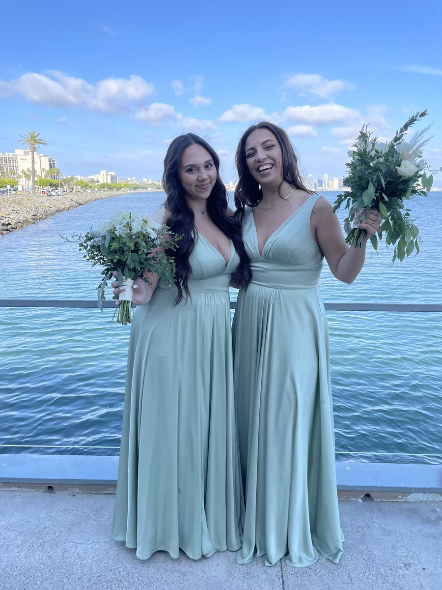 _Mariah_Suarez_'s tweet photo. cousins ✨ best friends ✨ bridesmaids @abbydelarosa1 https://t.co/AcTzvt9GLh