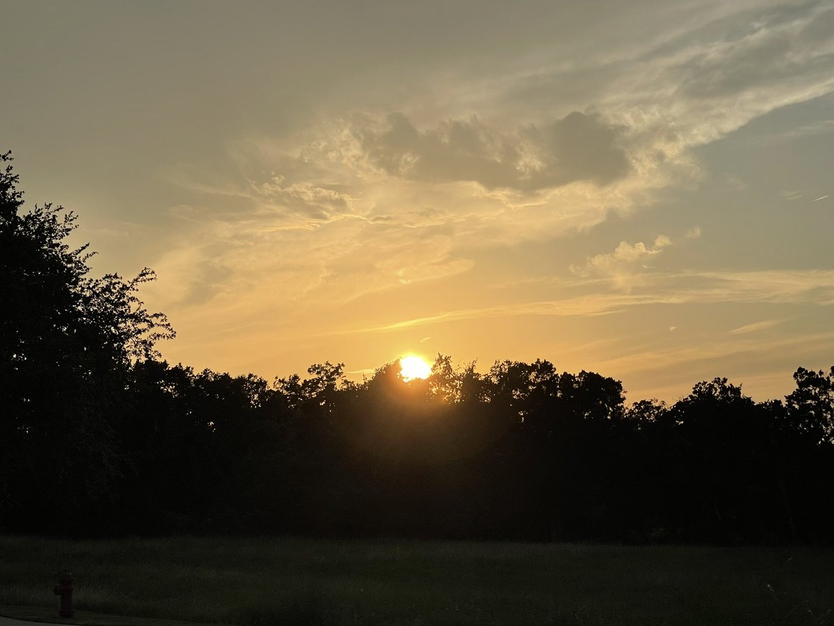 ChikageWeather's tweet photo. Sunset on our first π― Β° day of 2023. #atxsunset #atx #atxwx #cbsaustinwx https://t.co/rQni6ug3y4 https://t.co/QreQutvNaD