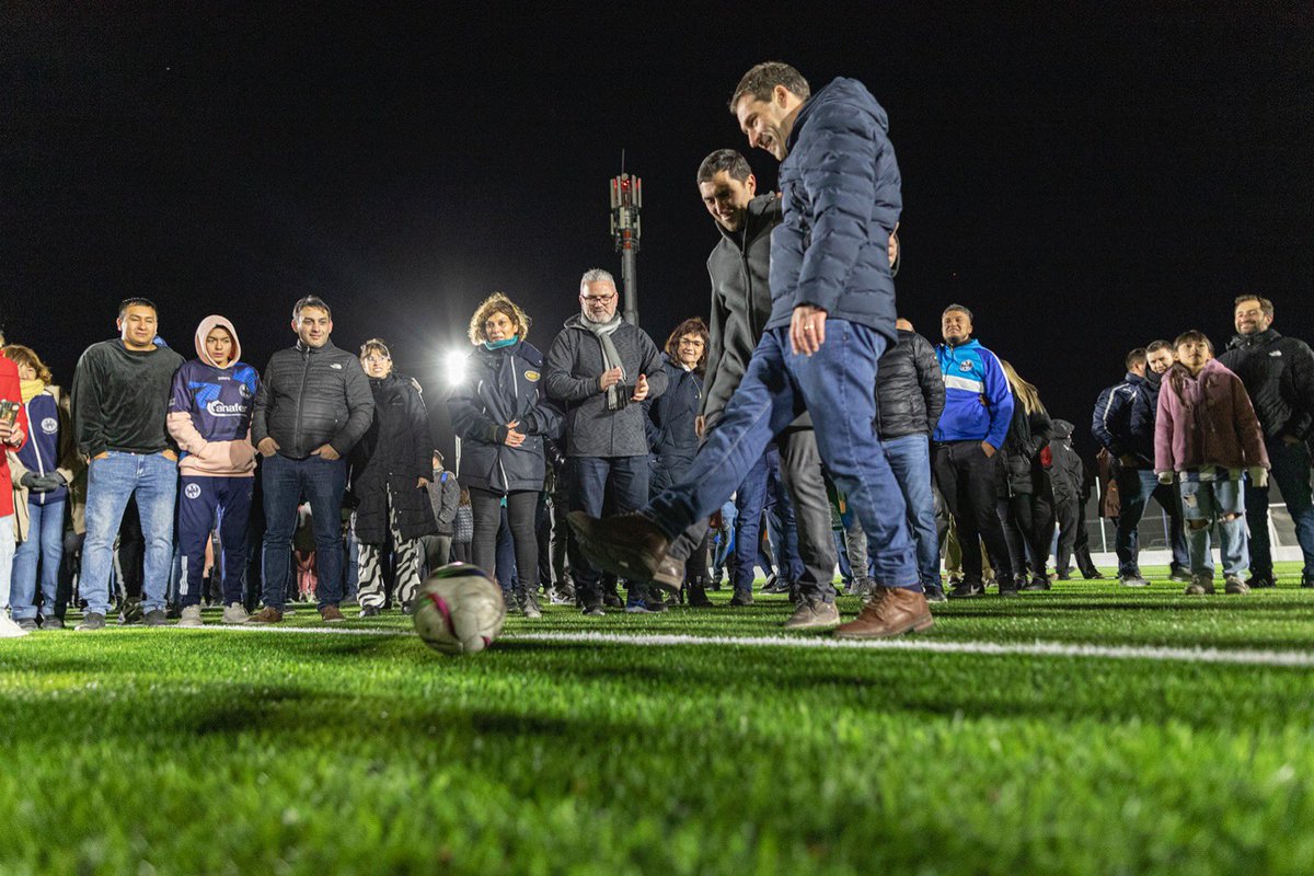 luquejuanpablo's tweet photo. Inauguramos la cancha de césped sintético de Ferro y cumplimos un sueño para todos los vecinos de Km5.

Vamos a replicar estas políticas en todo #Chubut para el desarrollo de talentos locales y la promoción de espacios de encuentro y recreación para las distintas comunidades 🙌🏻 https://t.co/kcQ7ufkHJ9
