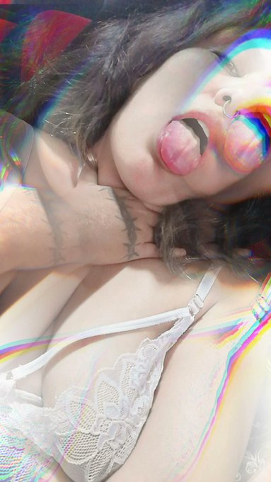 #viernesDeAhorcarRucas a la vergaaaa https://t.co/ZeEE6AmdsC<a href="/tag/viernesdeahorcarrucas"class="tags">#viernesDeAhorcarRucas</a>