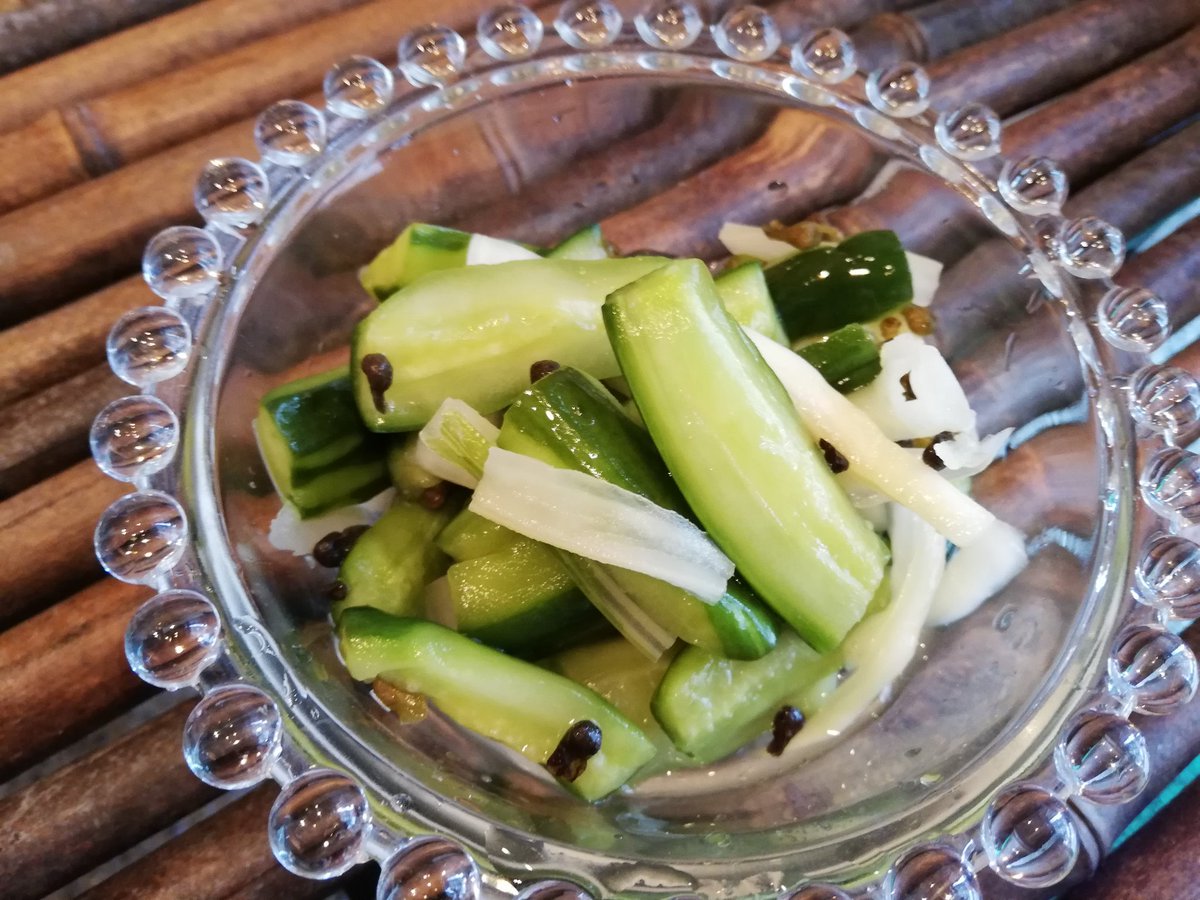 無添加【絹代漬】

メーカーさんの店主の名前を付けたというオリジナルの自信作ということで、程よい酸味の浅漬けとなっていますが、美味しいだけじゃなく、サッパリと気持ちいい！
8739.biz

#漬物 #つけもの #無添加 #健康 #腸活 #家呑み #お酒好き #ご飯のおとも #谷根千 #浅漬け