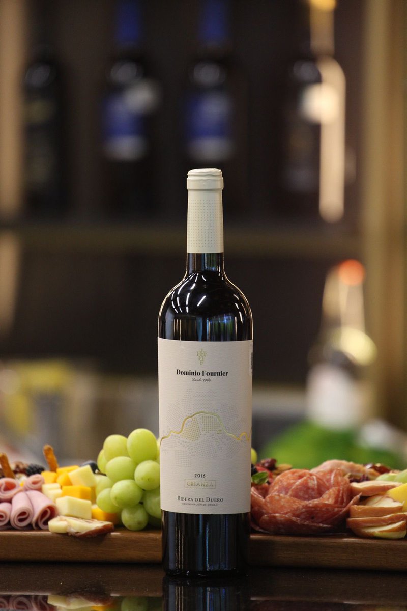FoodandTravelMX's tweet photo. Estuvimos #EnclaseConDomecqAcademy y descubrimos algunas etiquetas interesantes como #DominioFournier, un vino de #RiberadelDuero, 100% tempranillo, con vides de hasta 40 años. Frutal y vivaz en boca, que marida maravilloso con una tabla de quesos y charcutería. $1200 crianza. Pruebalo por copeo en el wine bar de #Garum #DomecqAcademy