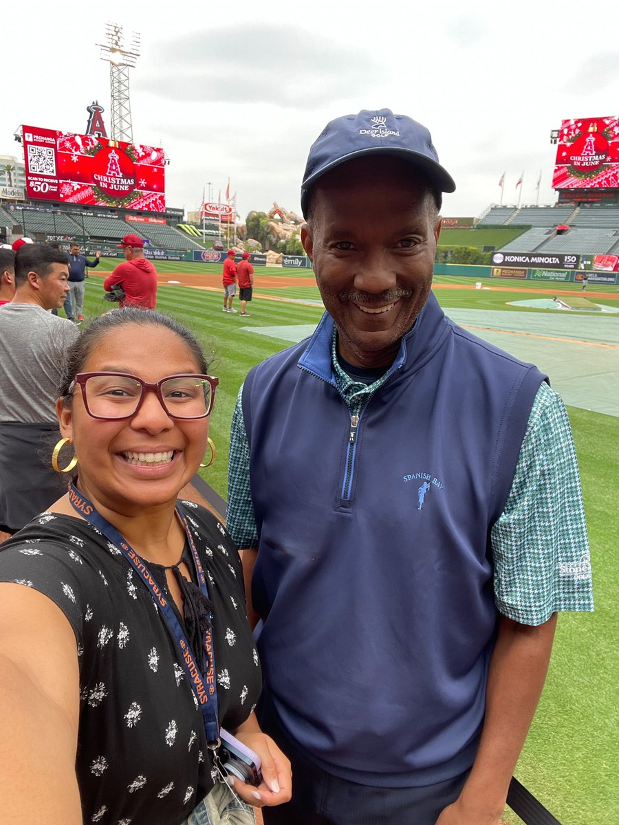 herbertlowe's tweet image. Learning about covering the #Angels #MLB and sports journalism from @Sarah_IsabelVee, including being a “professional loiterer” pregame, and deciding which information to share on social media about the players, team and game before/after the first pitch. #inspired #loweclass