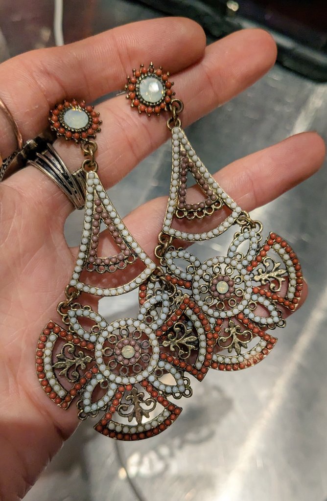 ᵉᵉᵈ ᵐᵉ⁾ 𓅻 𝗚𝗨𝗡𝗞 𓅻 on Twitter "a customer came in today and she was