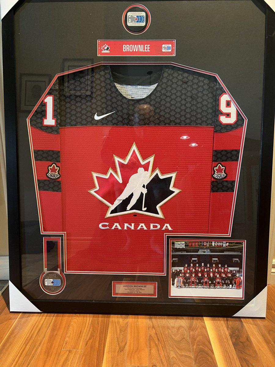 Thank you <a href="/HockeyCanada/">Hockey Canada</a> <a href="/cjhlhockey/">CJHL</a> for the fabulous opportunity and <a href="/TheCCHL/">The CCHL</a> for the spectacular momento for <a href="/BrownleeLandon/">Landon Brownlee</a> #classy #memories <a href="/SusanBrownlee12/">Susan Brownlee</a>