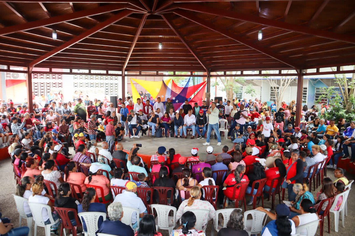 gabycomunas's tweet image. Iniciamos el despliegue para la formación sobre la Ley Orgánica de #ContraloríaSocial en la Comuna José Pío Tamayo (Lara). Allí explicamos los elementos más relevantes de este instrumento así como el procedimiento para ejercer el control a la gestión pública, popular y privada.