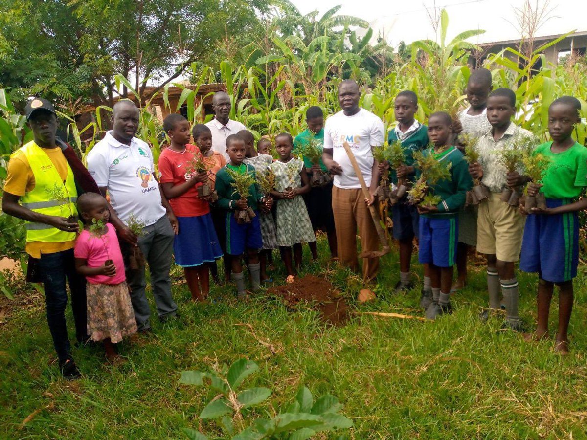 RyvanzCharity's tweet photo. Tree planting initiatives bring together students, teachers, and the wider community, fostering a sense of belonging and community engagement. 

Collaborating on such projects cultivates a spirit of teamwork, and instills values of collaboration.

#PlantingForOurFuture. https://t.co/IN6IWa2Yst
