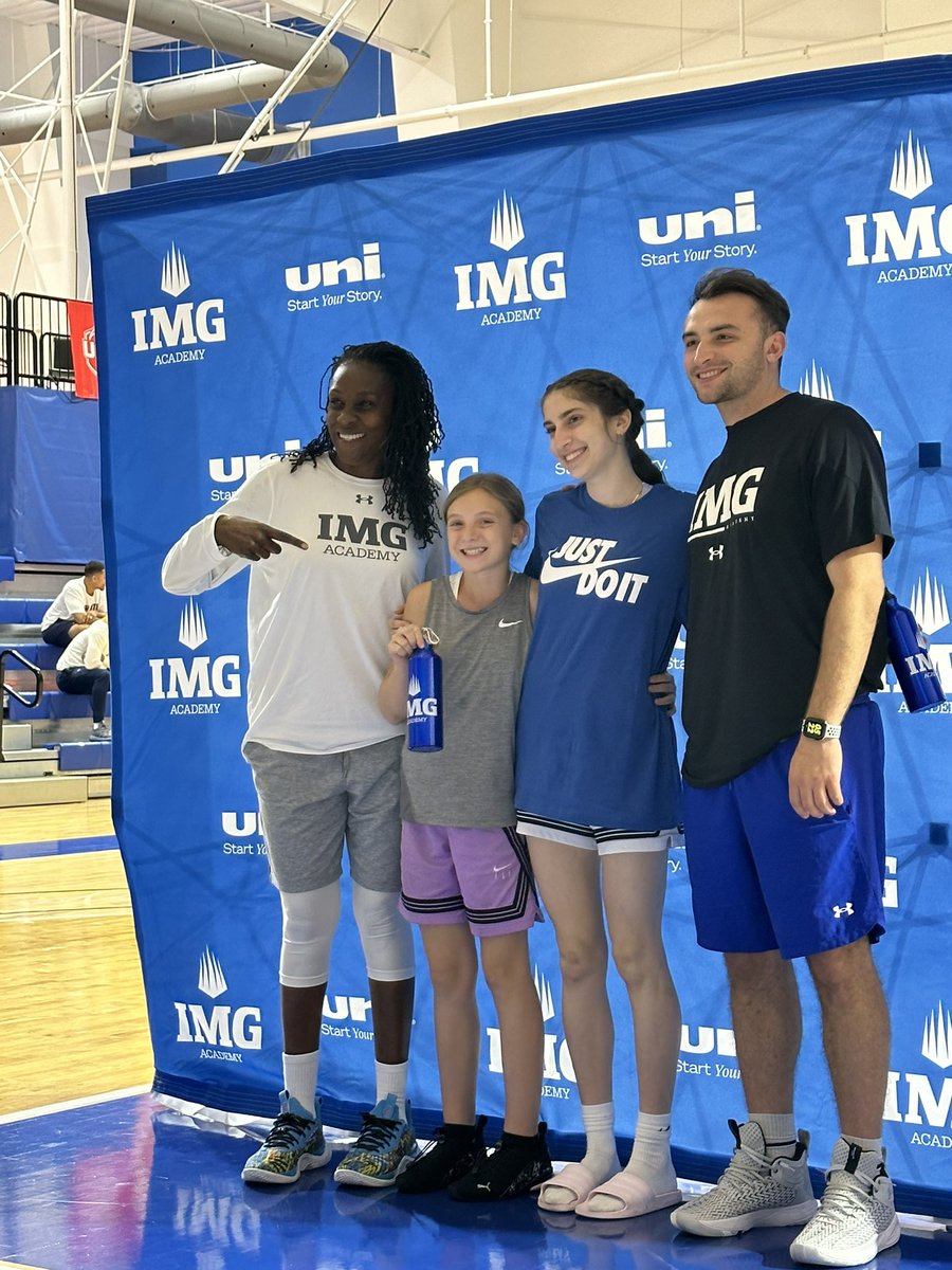 BellaHolmes_1's tweet photo. Such a great experience at IMG! Thank you coaches! @KhloeRodgers @IMGABasketball @IMGAcademy @j_oettinger14 https://t.co/0RmpVULjUH