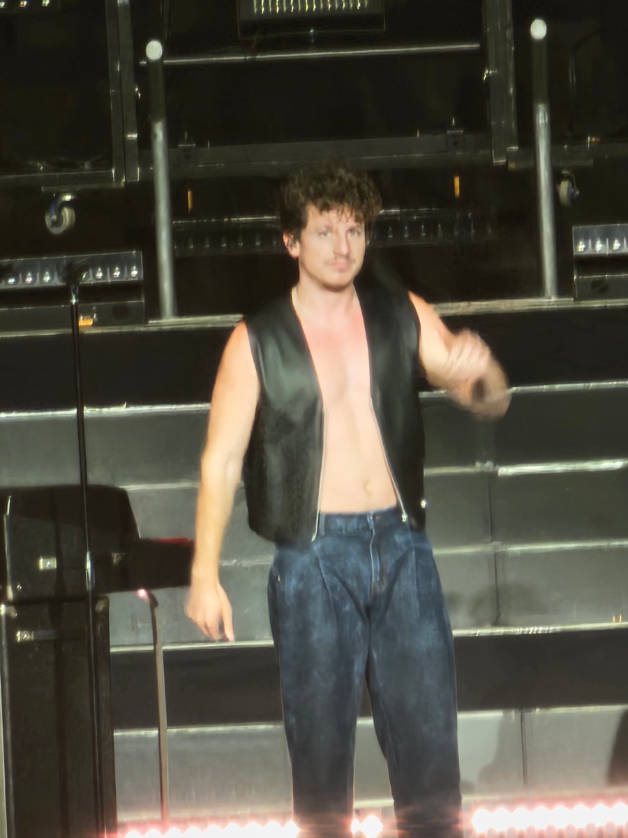 MehVallotec's tweet photo. THANK YOU @charlieputh FOR PUTTING ON A AMAZING CONCERT IN TORONTO ❤️ ❤️ https://t.co/kJbWXFETyu