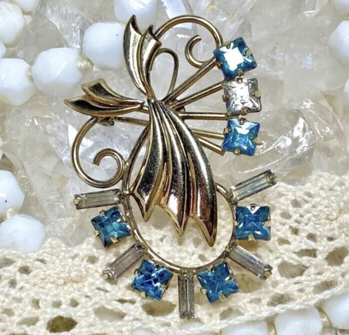 Vintage De Curtis 1950’s Rhinestone Pendant/Brooch - 1/20 12k GF - Hallmarked

ebay.com/itm/1757558490…

#vintagejewelry #brooch #decurtis #gold #rhinestone #crystals