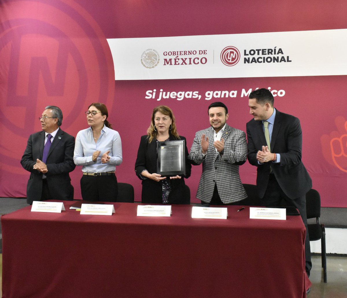 Renovamos el Comité de Gestión por Competencias de <a href="/lotenal/">Lotería Nacional</a> , el cuál permitirá #certificar a los vendedores de billetes de lotería en la venta de productos de juegos y sorteos.  Agradezco la confianza de nuestra amiga <a href="/margarita_gs/">Margarita González Saravia</a> en el Sistema Nacional de Competencias. 🇲🇽👊🏻