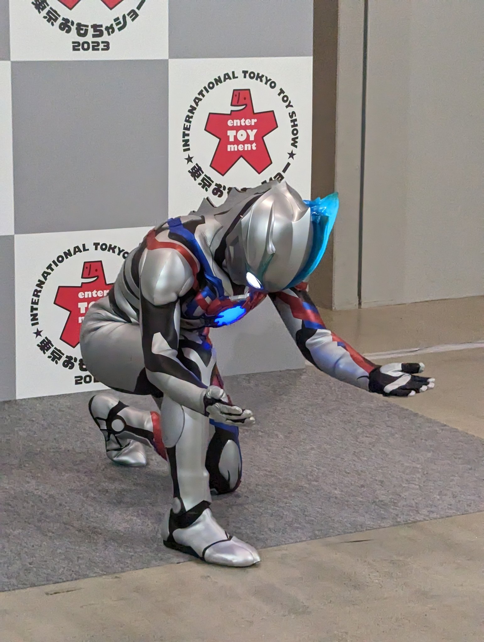 ウルトラマンブレーザー Amazon | LEBOO ブルコ レジェンド版 ウルトラマンブレーザー 約