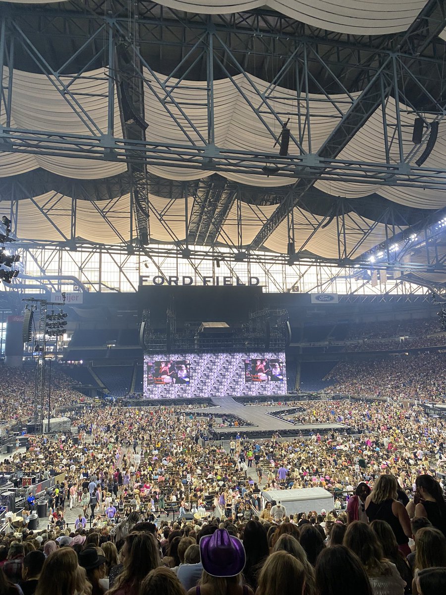 saraRbatten's tweet photo. #erastour #Detroit I’m here! Section 115, row 29, seat 15… https://t.co/0rDZtdn9id