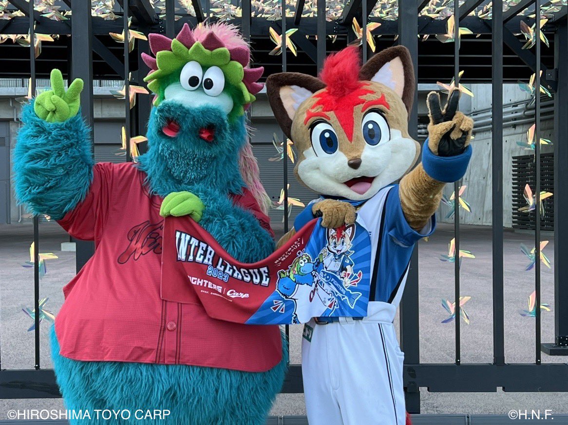 北海道日本ハムファイターズ ユニフォーム2枚&VICTORYしゃけまるセット 北海道日本ハムファイターズ【金 しゃけまる 1匹】ビクトリー