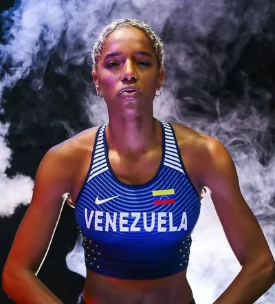 badrajil's tweet photo. Que difícil debe ser para un fosil homofóbico veneco ver que las tres de las mujeres más influyentes fuera de Venezuela sean de la comunidad LGBTQ+ 🏳‍🌈💋 https://t.co/vdJhysYAUO