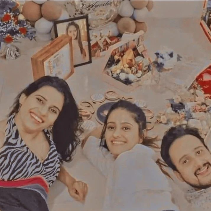 Last year b'day celebration with her bff and her brother 🥹🤍

8 day's left for ayehsu bhirthday 🎂

#AyeshaSingh #AyeshaSinghFans
#AyeshaSinghBdayMonth 
#AyeshaAdmirers #AyeshaLivesSai #GhumHainKisikeyPyaarMeiin 
#Ayeshians #IIA9AyeshaSingh