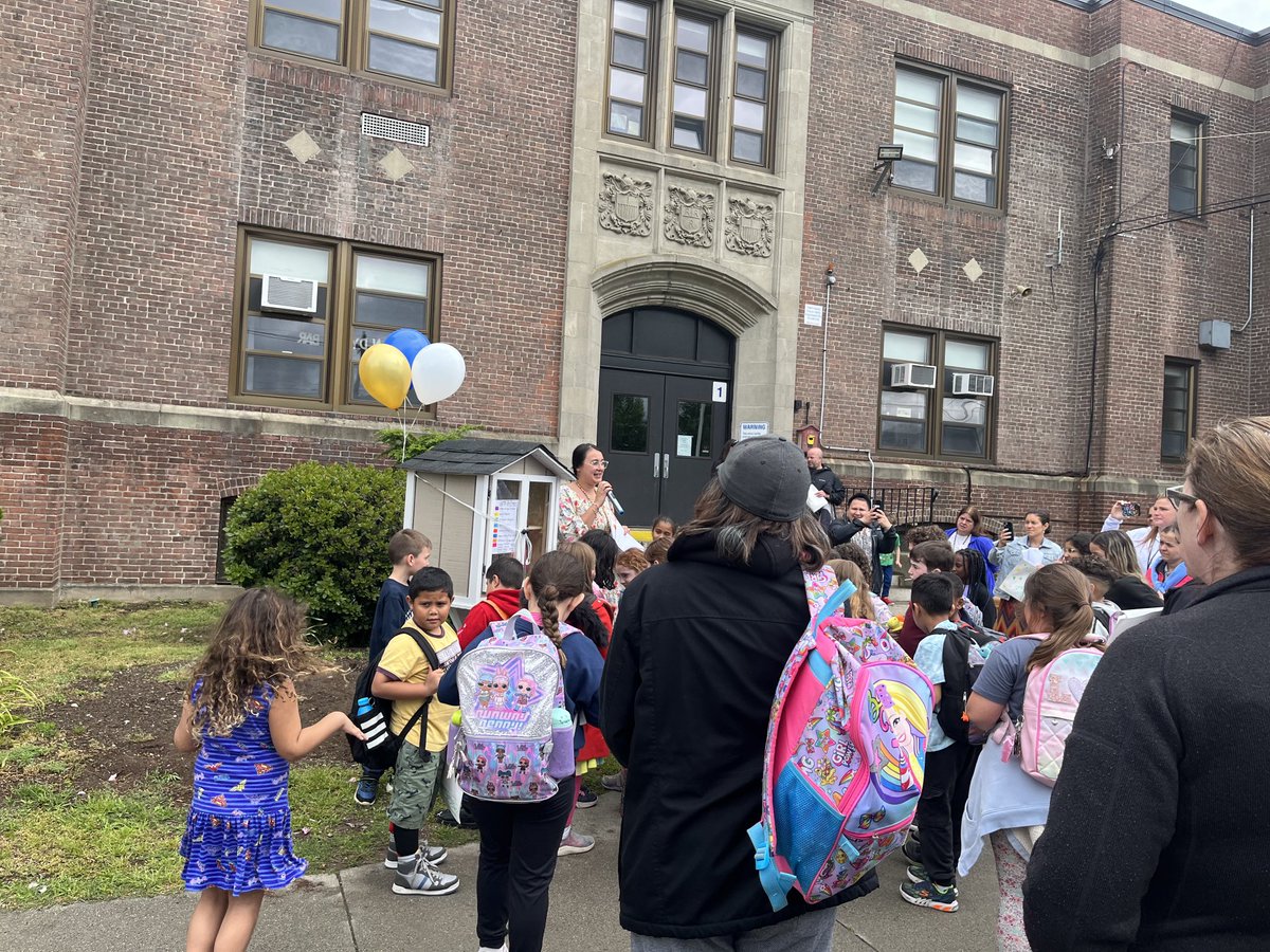 Ms. Antas created a multilingual lending library for Balch students and their families. We were so excited to have an opening ceremony for the lending library this week. #BeALearningChampionHere ⁦<a href="/NorwoodSchools/">NPS</a>⁩