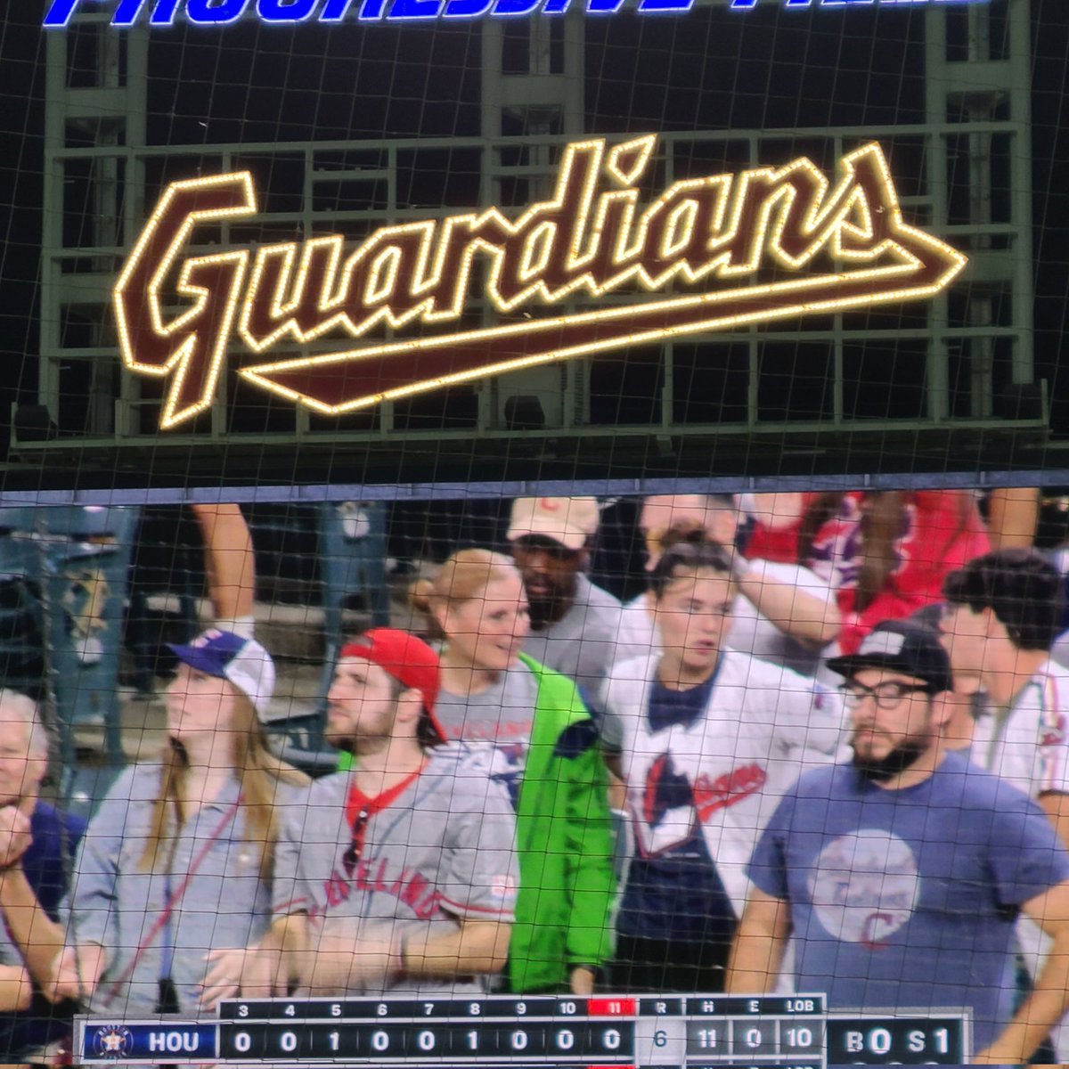 noslin4's tweet photo. .@CleGuardians got a hit when we were frozen on the Jumbrotron #JustSaying

#NewProfilePic https://t.co/IJtNbKmaoT