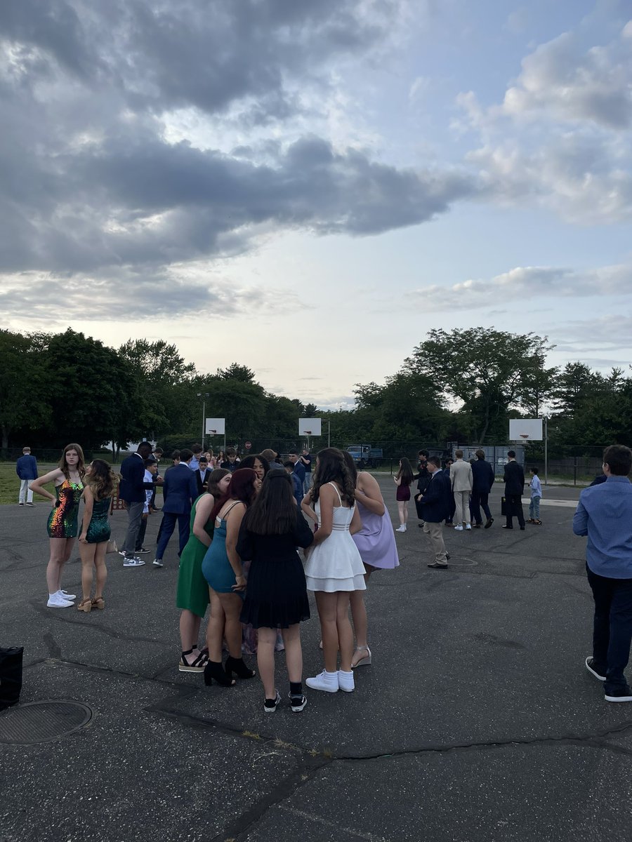 MrsKap727's tweet photo. 8th Grade Social 2023 💙🤍 
So happy to throw a great party for a great group of kiddos @MrsBradyEnglish @ElwoodMiddle @Mrsbilello_j https://t.co/weBzCVCMuH