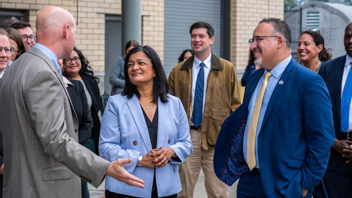 U.S. Education Secretary Miguel Cardona @SecCardona and Representative Pramila Jayapal @RepJayapal toured Seattle Maritime Academy today (and docked a ferry in downtown Seattle). More info: tinyurl.com/y6s3a9me