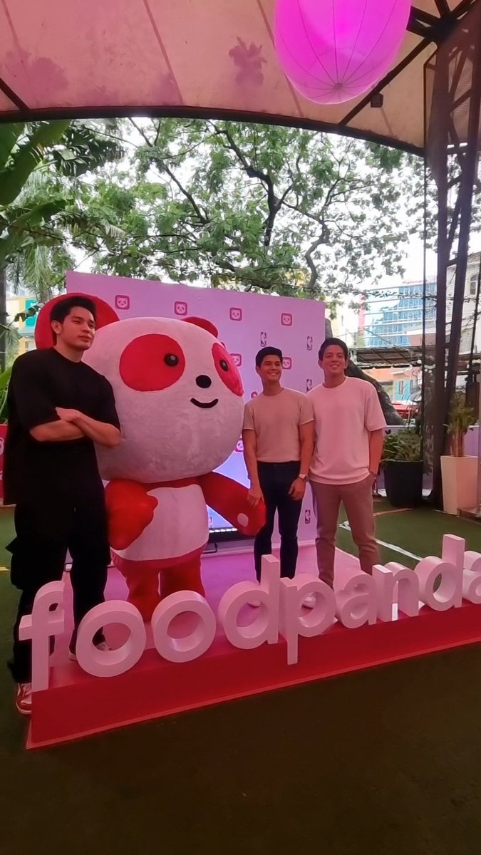 foodpandaPH's tweet photo. Join our starting five JC, Gab, Prince, Ayn, and Pau-Pau who are just keeping the NBA Finals Watch Party as exciting as ever! 

Come join us here at Eastwood Central Park from today until tomorrow for more fun and games. 🎉

#BallLikeAPanda https://t.co/b6EJHSygkx
