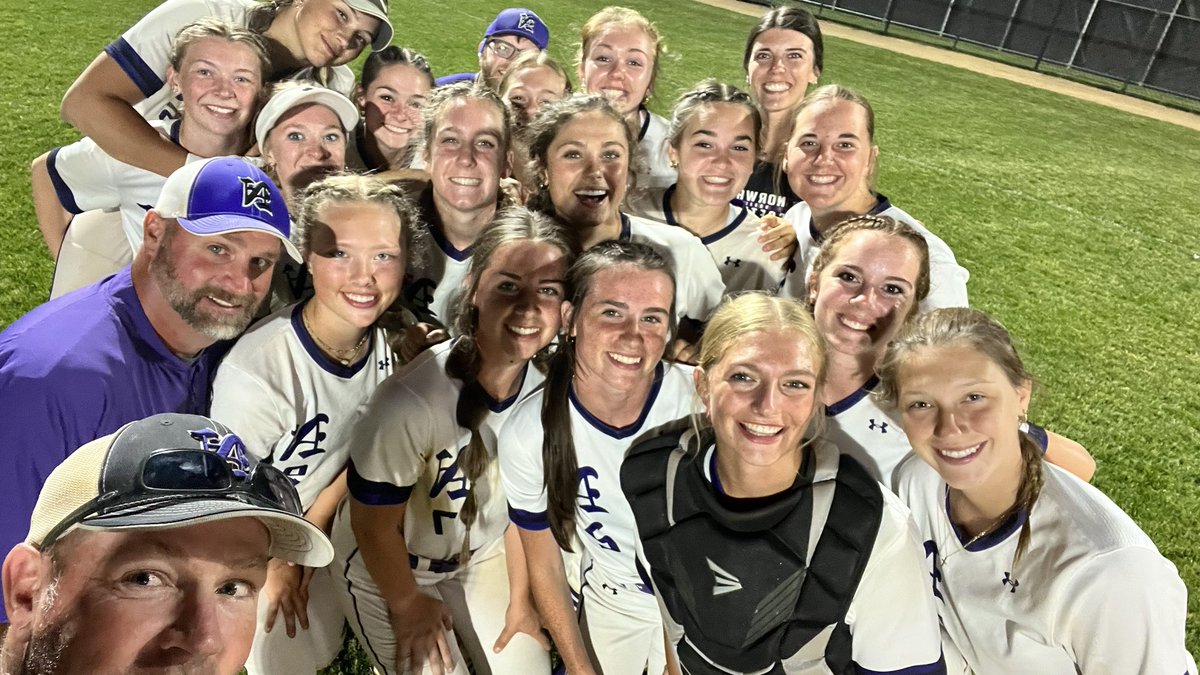 They did it again. Swept #15 Grinnell on the road 2-1 and 8-0. Will update highlights later. #GoodToGreat