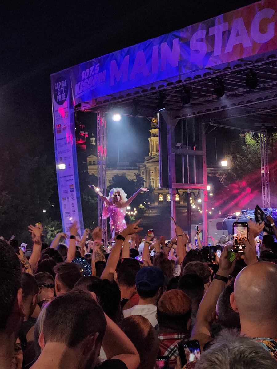 jehunt86's tweet image. DJ @trixiemattel at Capital City Pride!