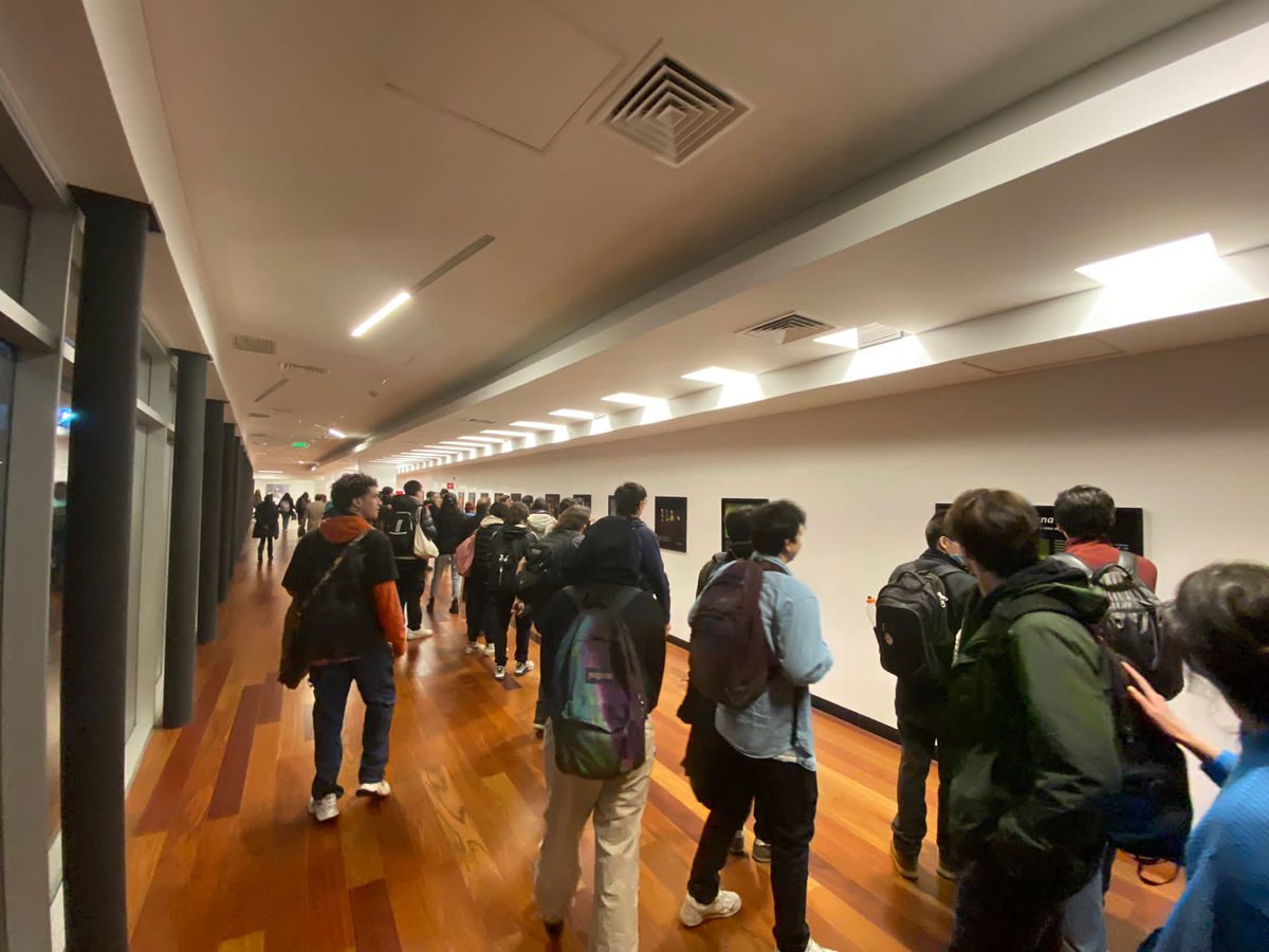 El día de hoy se inauguró en la Plataforma Cultural JGM la exposición "El mundo en una gota" por parte de Roberto Kolter, entregándonos una mirada única al microcosmos a través de sus diferentes fotos! Muchas gracias por su visión y sabiduría. 🧫🦠🖼️#Photography #microbiology