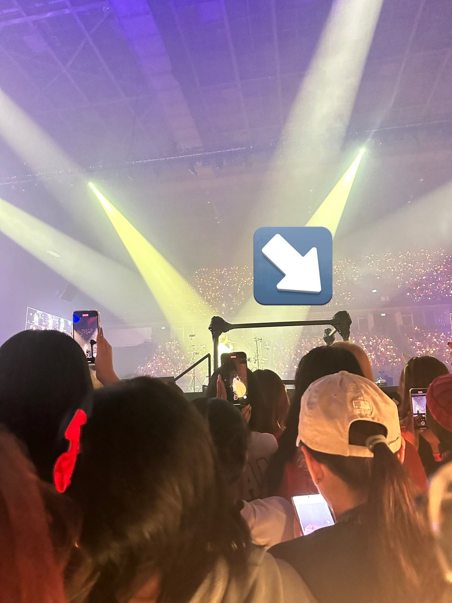 When I saw this thing, I knew I was on the right spot. 😭🫶🏻

#AgustDTOURBKK_D1
#D_DAY_TOUR_BANGKOK_D1