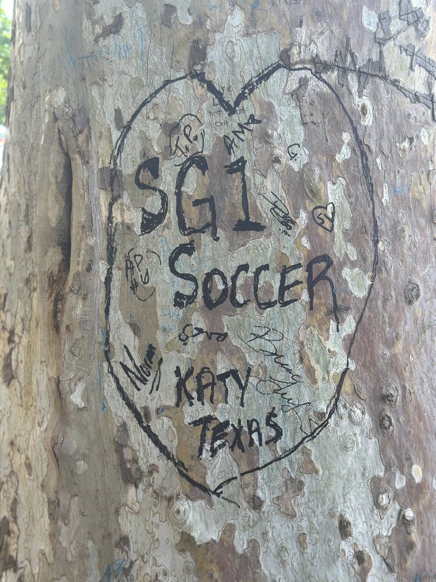 Tulsa Tree Signing Tradition➡️SG1 Edition!🌳✍🏼
.
.
.
.
#sg1soccer #sg1family #soccer #oklahoma #tulsa #tulsasoccer #oklahomasoccer #htown #tx #houston #katytx