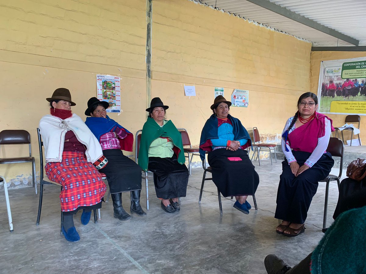 fecd_ec's tweet photo. 💯 Bajo el proyecto "Fortalecimiento de la economía local en las zonas rurales de la provincia de Chimborazo", el #FECD realizó el 16 de mayo, un taller de "Pausa y Escucha Atenta" en la #COMIG. Generamos un espacio seguro para un acompañamiento respetuoso. 👏

#inclusiónsocial https://t.co/itNhQaqbo2