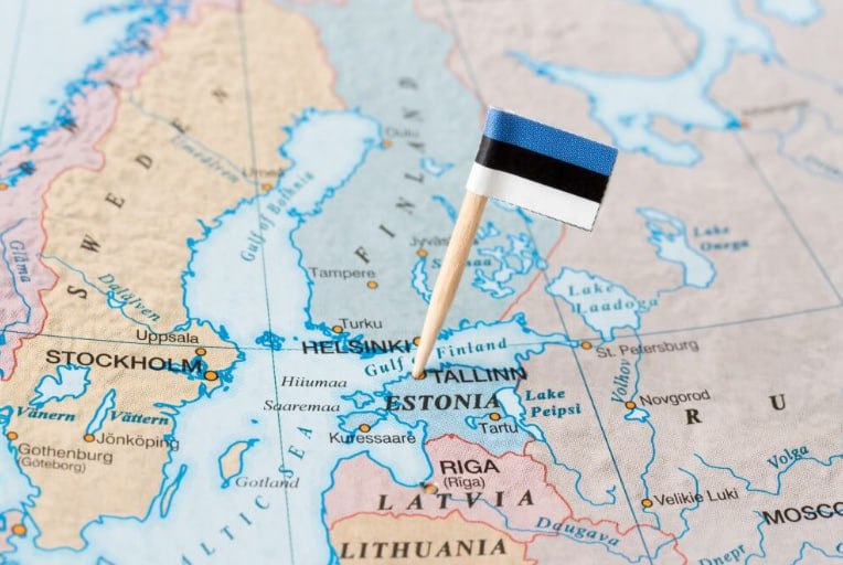 Estonia Bans Russian Grandmother After 40 Years Living In Tallinn

Estonian authorities refused to let a woman back into the country, despite having lived there for 40 years, after she left for a few days to visit her friend in  hospital in St. Petersburg.

Zoya Palyamar has…