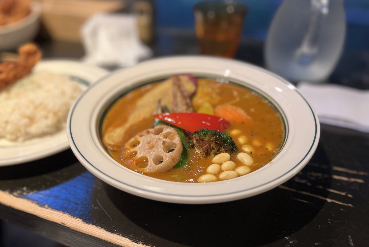 su_hamana's tweet photo. 久しぶりにスープカレーを食べてきました❕

SAMURAIさんです❕
侍ざんぎが絶品でした…❕

カレーにつけて食べると、
スパイシーさが増します👳‍♂️✨️

スープはどろ系で甘さが際立ってました🫶🏻

#札幌
#グルメ 
#カレー 
#スパイス https://t.co/npiO8xO6PC