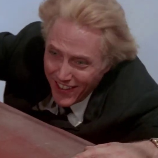 Worst of my favorite: Almost immediately after Bond finds out that Sévérine is a victim of the sex trade, his next move is to... sleep with her?

Favorite of my worst: Anything Christopher Walken, really, but his final moments as Zorin are so so good, man

#JamesBond
#BondTwitter