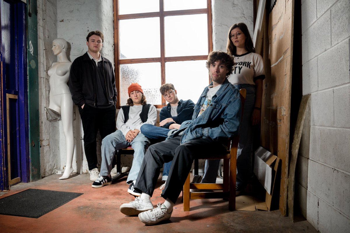 brand new friend tweet media