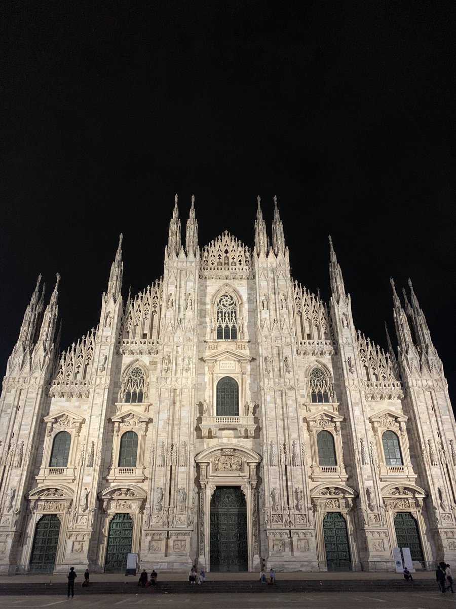 Pluskin's tweet image. Люди, которые придумали «Увидеть Париж и умереть», не видели МИЛАНСКИЙ СОБОР БЛИН!!!