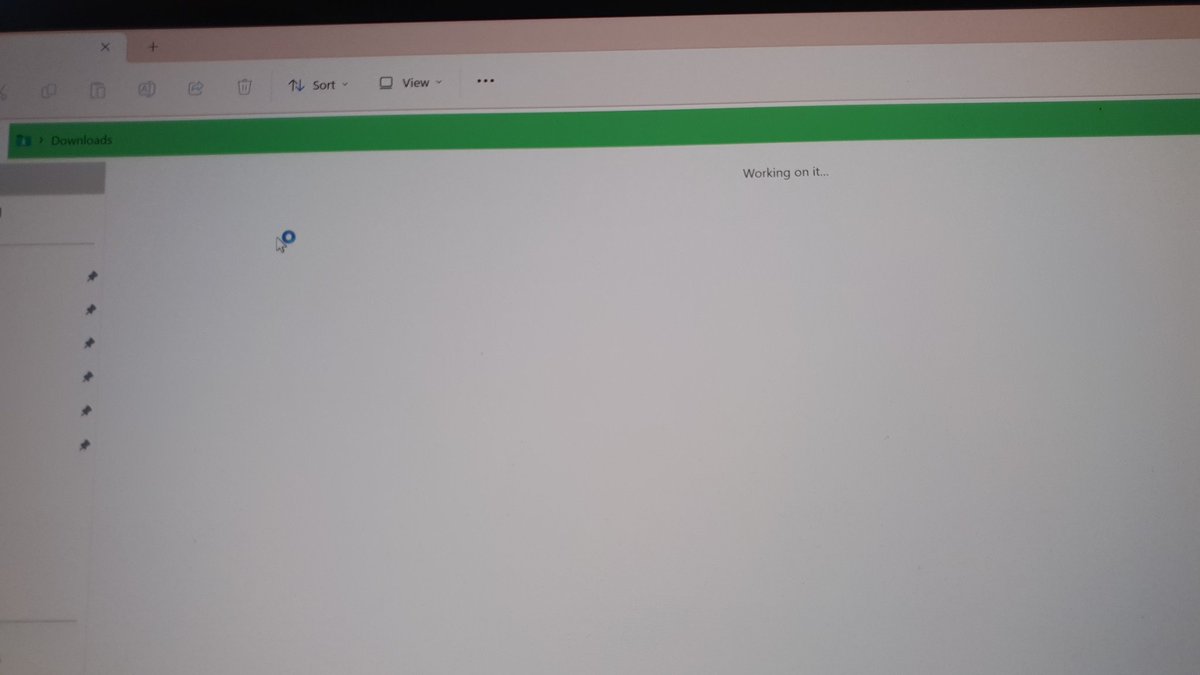 vj_grogreen's tweet photo. @Dell_IN @DellCares #DELL #dellcares ... this is the state of @Dell_IN computers sold in India. 10 minutes and still working. https://t.co/FDGlWBREFe