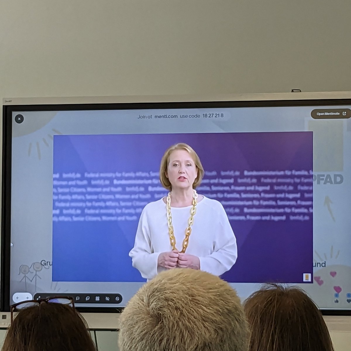 Und los geht's mit <a href="/pfad_verband/">PFAD Bundesverband</a> #AktionstagPFAD 2023! Wir und MdB
<a href="/lisapaus/">Lisa Paus, MdB</a> @BMFSFJ sagen Danke an #Pflegefamilien #Adoptivfamilien🙏 #wertschätzung #jugendhilfe #pflegekind #empoweryou