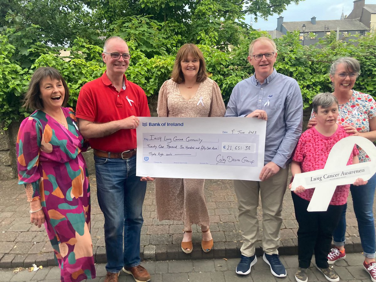 DeirdreStaunto4's tweet photo. Last night Calry Drama “Calendar Girls” cast and crew handed over money raised by recent production to Irish Lung Cancer Community @CotterSeamus @LungCommunity @ElayneOHara @bennytierney @ReginaM79320722 @SligoChampion #lungcancer #hopeforthefuture https://t.co/VzmE6CuyRq