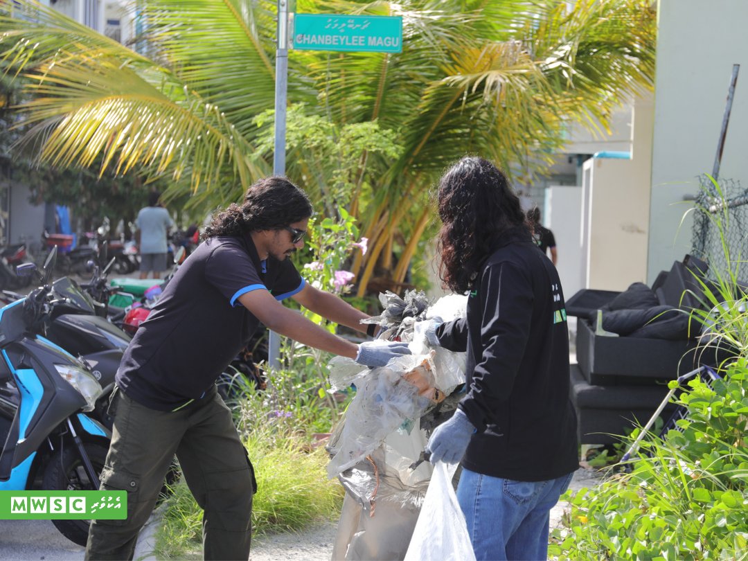MWSC_Official's tweet photo. It's a wrap by #TeamMWSC! We had an incredible experience at Dhuniye Magey Hulhumale clean-up event hosted by @hdcmaldives. A small but meaningful impact for a cleaner and a greener tomorrow.
#DhuniyeMagey
#BeatPlasticPollution
#SolutionForPlasticPollution
#NalaVeshi https://t.co/3SQ3PgZ6O1
