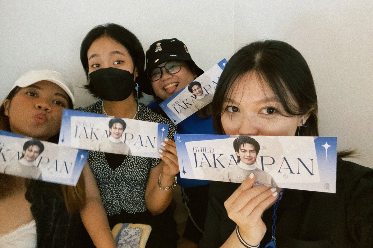 wichapasluve's tweet image. build day with my fave girls 💙
@jeffsbible @sumettime @cumulusxclouds @biustial 

#TinatangiKitaBuild 📷 

#BuildJakapan ; @JakeB4rever