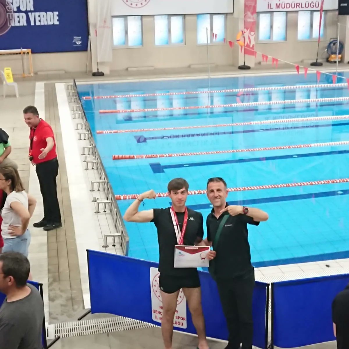 sinopzeleitimo1's tweet photo. Nevşehir'de düzenlenen Özel Sporcular Okul Sporları müsabakalarında okulumuz öğrencisi Mehmet Can SEZGEN, 50 metre serbest ve 50 metre sırt sitillerinde Türkiye https://t.co/dRXMgVrwau olmuştur. Öğrencimizi ve emek veren öğretmenlerimizi tebrik ederiz. @YLDZercan1957 @sinopilmem https://t.co/ukg2d8w4x3