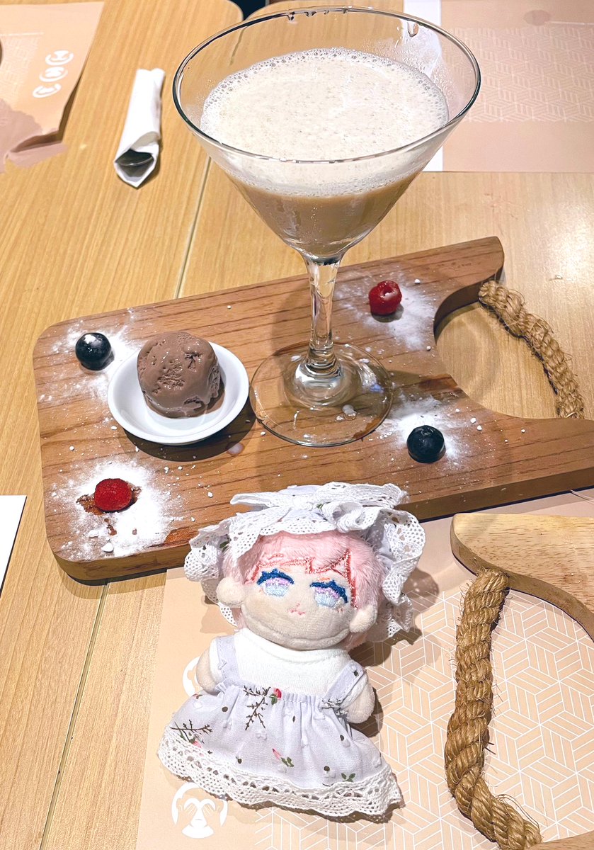 「And then some more cocktail lol」|Rune▶️2.5DRのイラスト