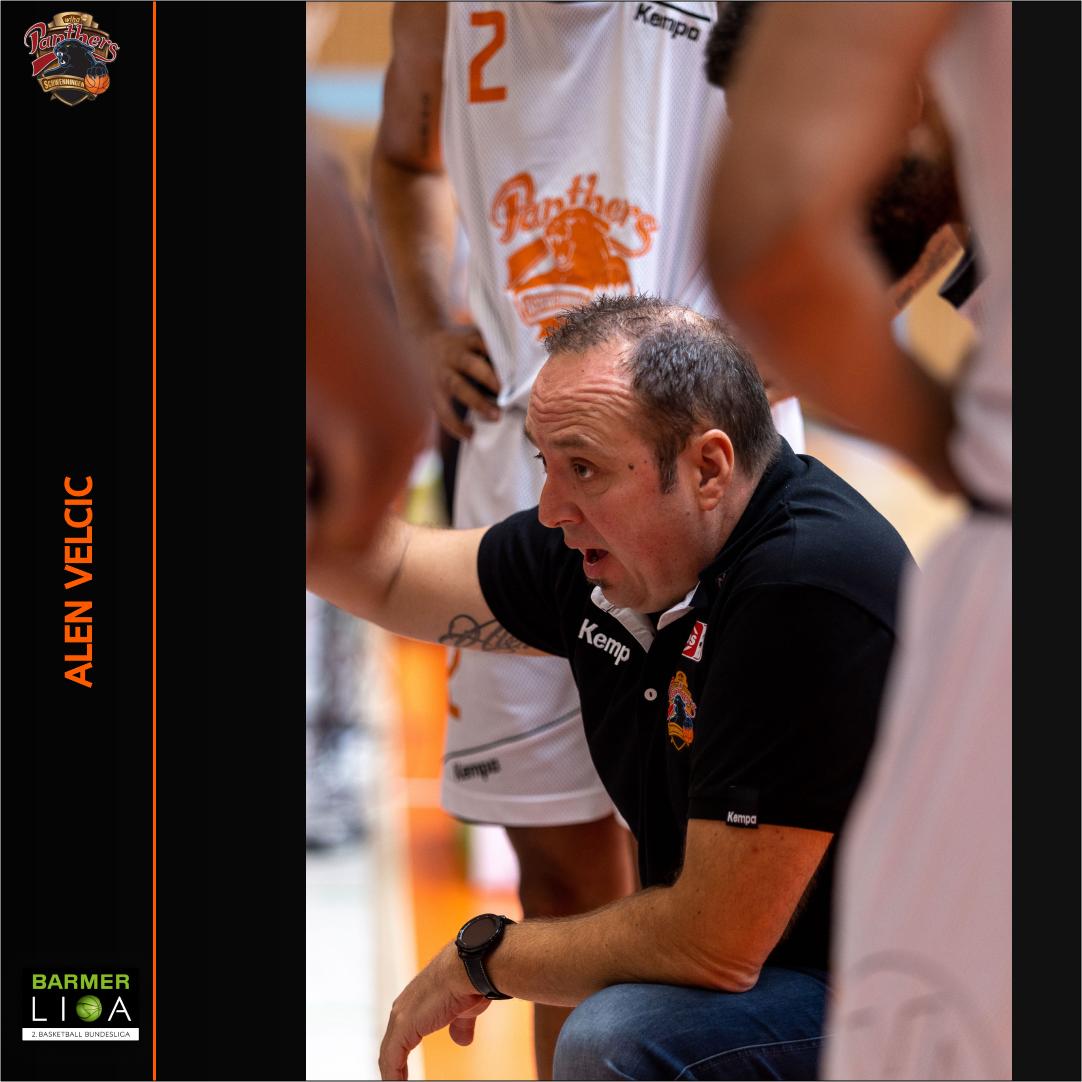 Alen Velcic tritt als Trainer zurück.
Seit 1997 ist Alen Velcic als Macher im Basketball rund um die Doppelstadt bekannt. Nun hat der 52-Jährige beschlossen, sein Traineramt niederzulegen und nur noch beratend tätig zu sein.

#ProBBaby #ProABaby