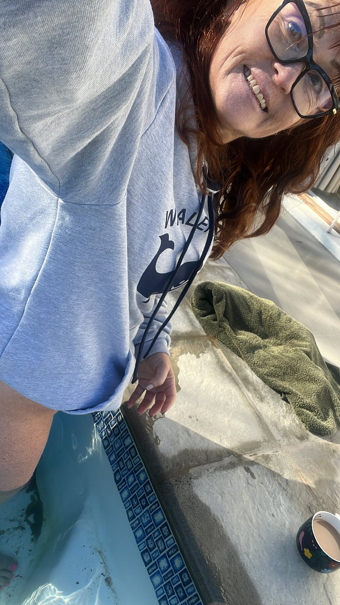 ChiefGinjaNinja's tweet photo. In a freezing pool after an awesome 18km club run 🏃♀️ dodgy knee needs inflammatory inhibitors! Representing my club on top and broeks on the bottom 🤪 #runninglife #coldarse https://t.co/2PxI1I6iX7