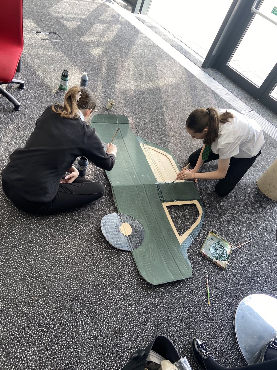 DepartmentComms's tweet photo. Our Y10 Drama students getting ready for their exam on Monday and Tuesday 👏 🎭 https://t.co/MaU10rm0Mr