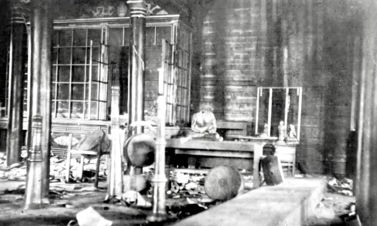 Монголын таван эр хүн тутмын нэгийг хядах ажиллагааг удирдан зохион байгуулсан Миронов, сүм хийд нурааж үнэтэй бүхнийг тонон дээрэмдээд баясаж суугаа Иванов нар.
Золгүй заяатай зарим үхэр монголчуудын орос ах нар.